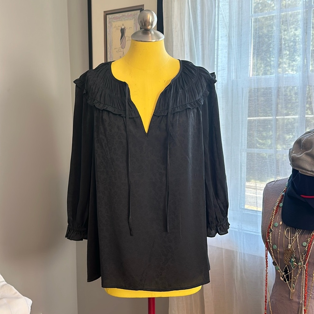 Current Air Los Angeles Feminine 3/4-sleeve print blouse w/ruffle detail, Sz. M